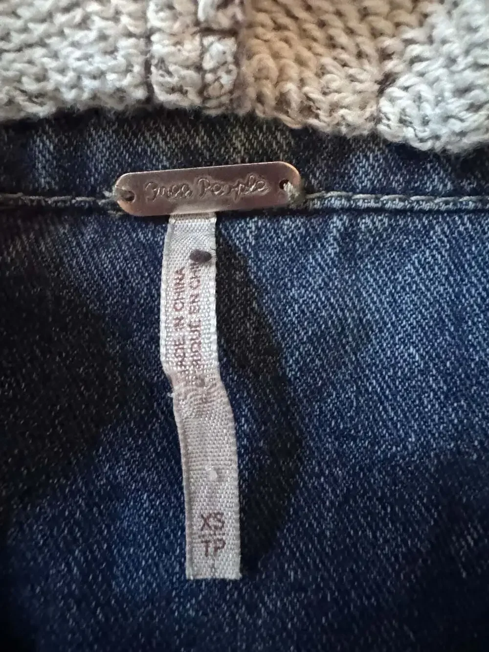 Free People Size XS Women's Denim Hooded Trucker Jacket with Knit Sleeves - Picture 6 of 9